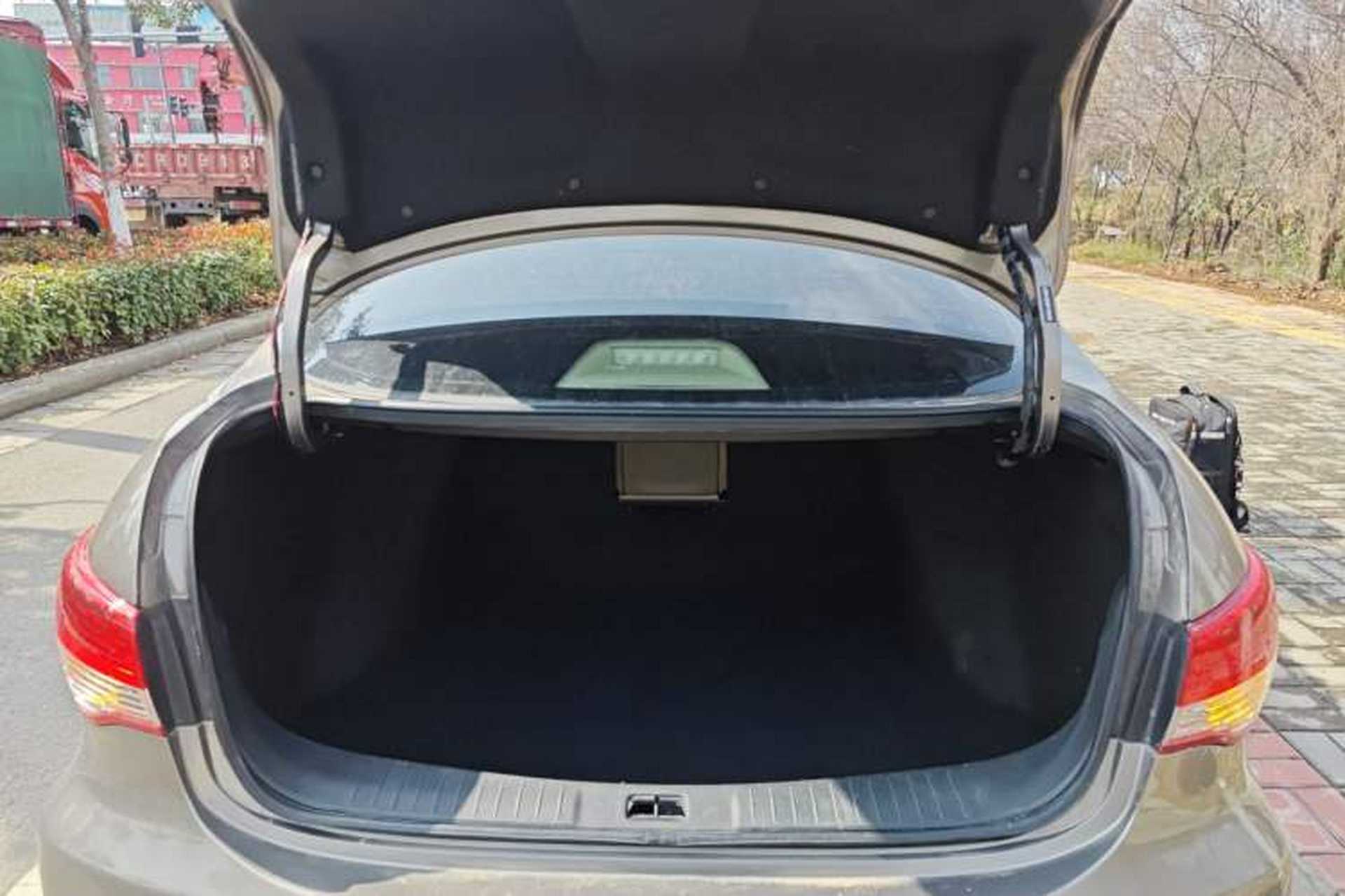 Used Nissan Sylphy 2012 Classic 1.6XE Automatic Comfort Edition Trunk