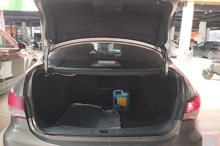 Used Nissan Sylphy 2012 Classic 1.6XE Automatic Comfort Edition Trunk