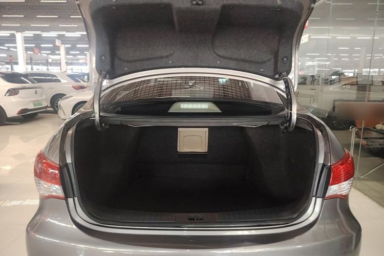 Used Nissan Sylphy 2012 Classic 1.6XE Automatic Comfort Edition Trunk