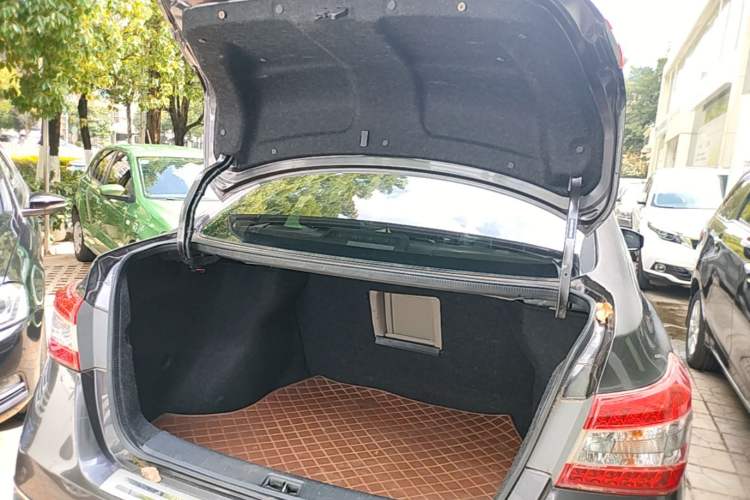 Used Nissan Sylphy 2012 1.6 XL Manual Luxury Edition Trunk