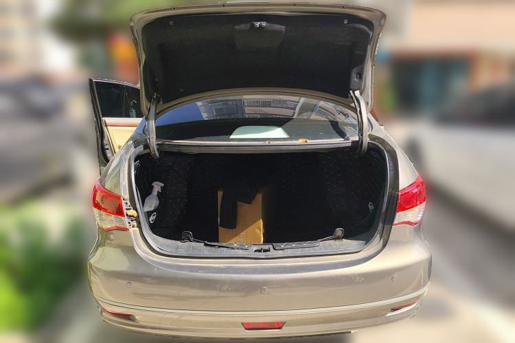 Used Nissan Sylphy 2012 Classic 1.6XE Automatic Comfort Edition Trunk