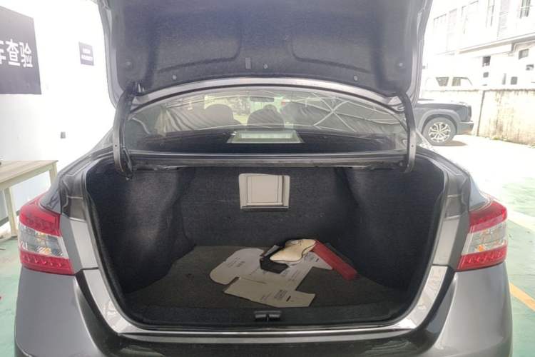 Used Nissan Sylphy 2012 1.6 XL CVT Luxury Edition Trunk