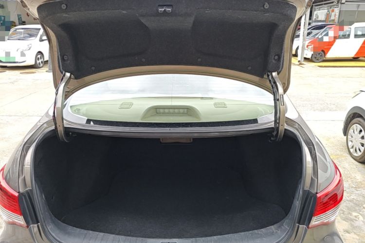 Used Nissan Sylphy 2012 Classic 1.6XE Automatic Comfort Edition Trunk