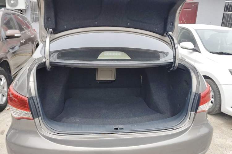 Used Nissan Sylphy 2012 Classic 1.6XE Automatic Comfort Edition Trunk