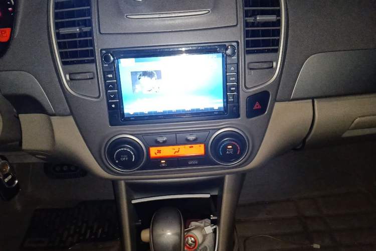 Used Nissan Sylphy 2012 Classic 1.6XE Automatic Comfort Edition Audio And AC Panel
