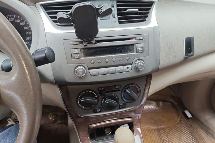 Used Nissan Sylphy 2012 1.6 XL CVT Luxury Edition Audio And AC Panel