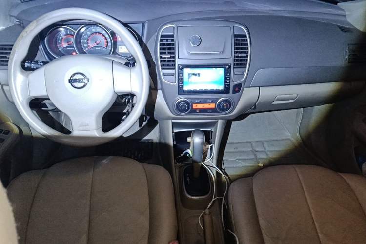 Used Nissan Sylphy 2012 Classic 1.6XE Automatic Comfort Edition Center Console