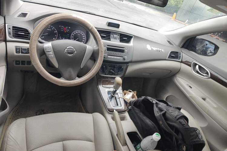 Used Nissan Sylphy 2012 1.6 XL CVT Luxury Edition Center Console