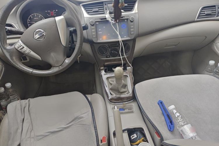 Used Nissan Sylphy 2012 1.6 XL Manual Luxury Edition Center Console