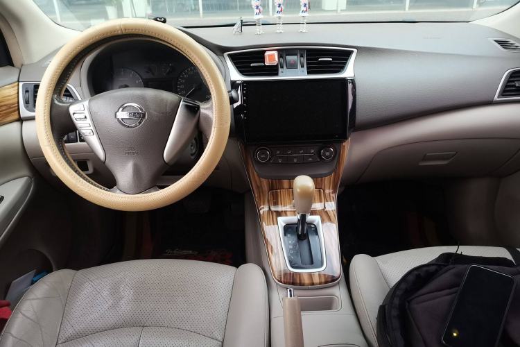 Used Nissan Sylphy 2012 Classic 1.6 XL Automatic Luxury Edition Center Console