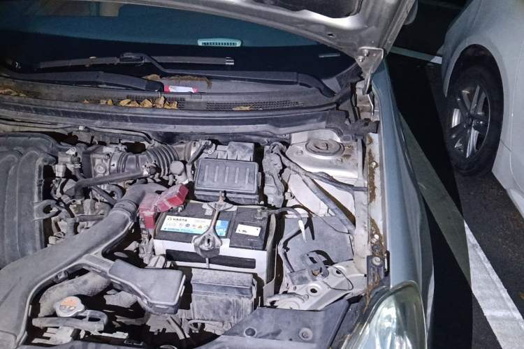 Used Nissan Sylphy 2012 Classic 1.6XE Automatic Comfort Edition Engine Bay Left