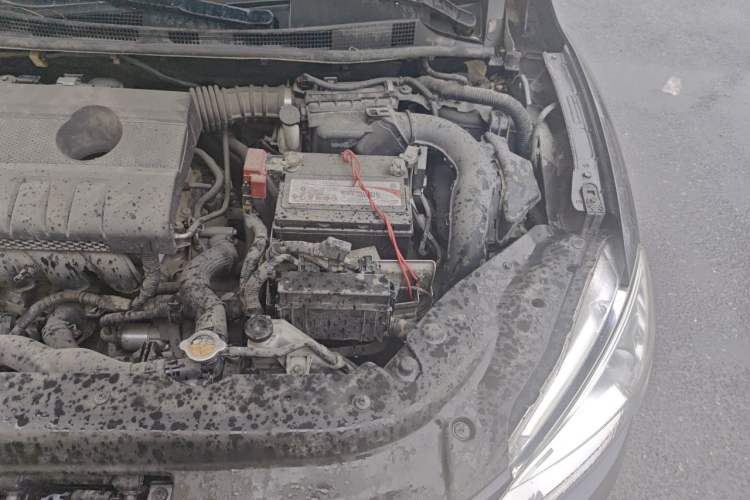 Used Nissan Sylphy 2012 1.6 XL Manual Luxury Edition Engine Bay Left