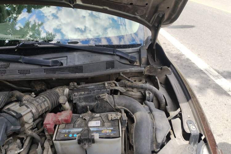 Used Nissan Sylphy 2012 1.8XL CVT Luxury Edition Engine Bay Left