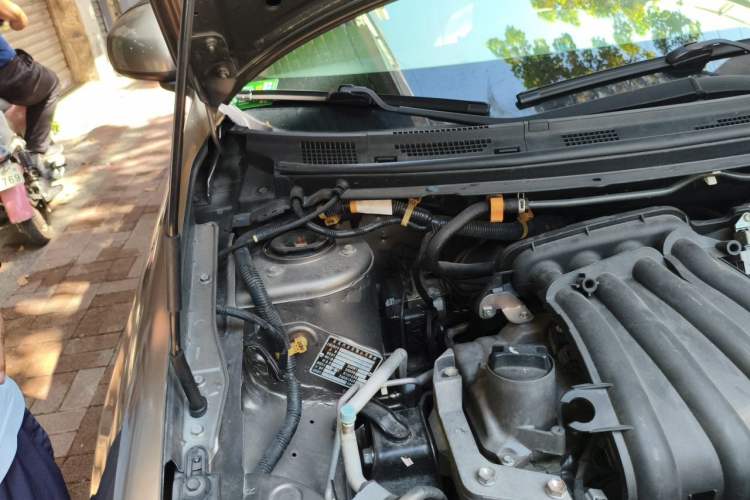 Used Nissan Sylphy 2012 Classic 1.6XE Automatic Comfort Edition Engine Bay Right