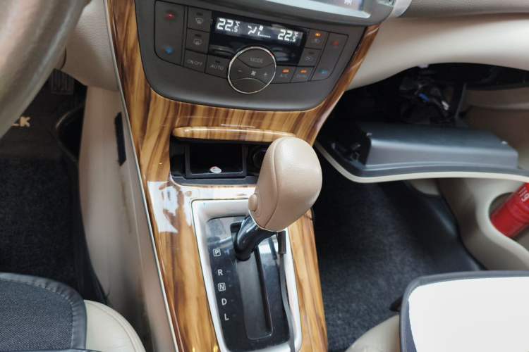 Used Nissan Sylphy 2012 1.8XL CVT Luxury Edition Gear Lever