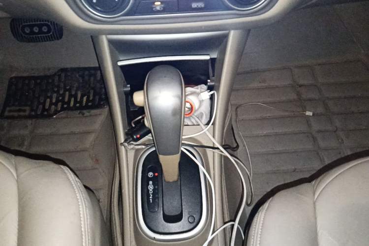 Used Nissan Sylphy 2012 Classic 1.6XE Automatic Comfort Edition Gear Lever