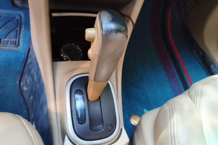 Used Nissan Sylphy 2012 Classic 1.6XE Automatic Comfort Edition Gear Lever