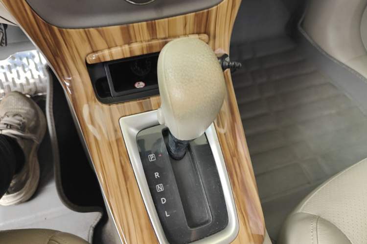 Used Nissan Sylphy 2012 1.6 XL CVT Luxury Edition Gear Lever