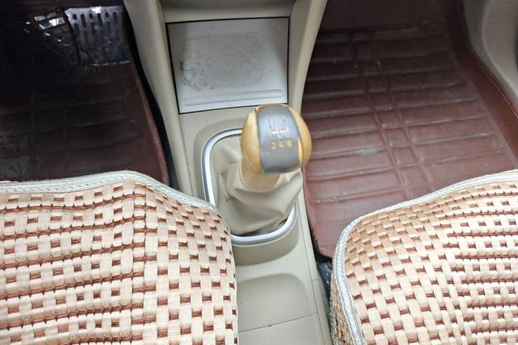 Used Nissan Sylphy 2012 Classic 1.6XE Manual Comfort Edition Gear Lever