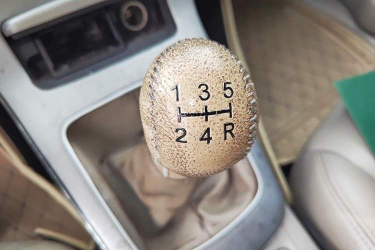 Used Nissan Sylphy 2012 1.6XE Manual Comfort Edition Gear Lever