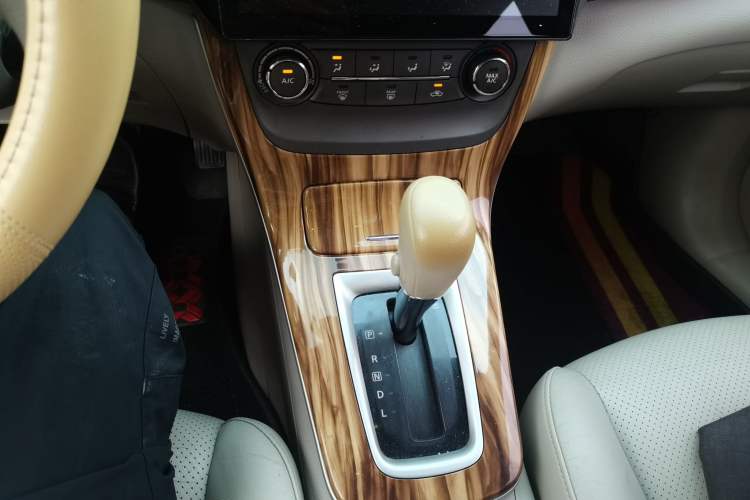 Used Nissan Sylphy 2012 Classic 1.6 XL Automatic Luxury Edition Gear Lever