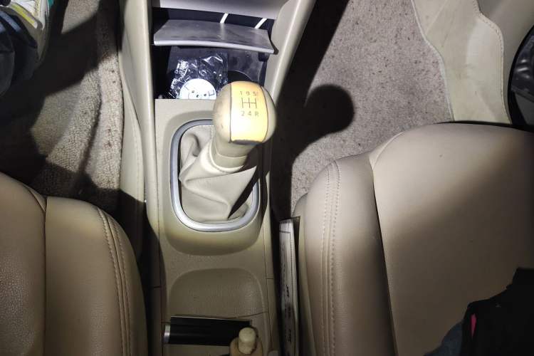 Used Nissan Sylphy 2012 Classic 1.6XE Manual Comfort Edition Gear Lever