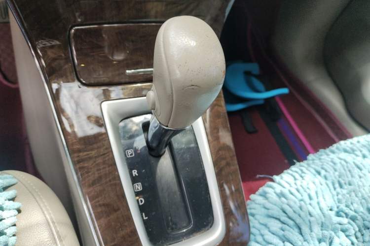 Used Nissan Sylphy 2012 1.8XL CVT Luxury Edition Gear Lever