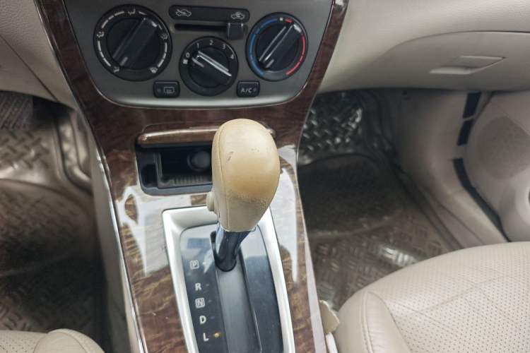Used Nissan Sylphy 2012 1.6 XL CVT Luxury Edition Gear Lever