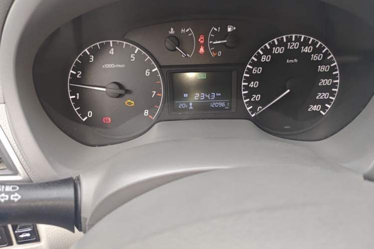 Used Nissan Sylphy 2012 1.6 XL Manual Luxury Edition Odometer Close Up
