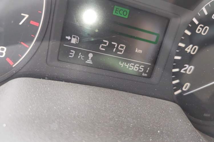 Used Nissan Sylphy 2012 1.6XE Manual Comfort Edition Odometer Close Up