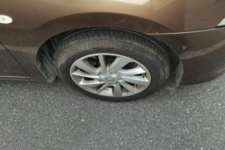 Used Nissan Sylphy 2012 Classic 1.6 XL Automatic Luxury Edition Right Front Wheel Hub