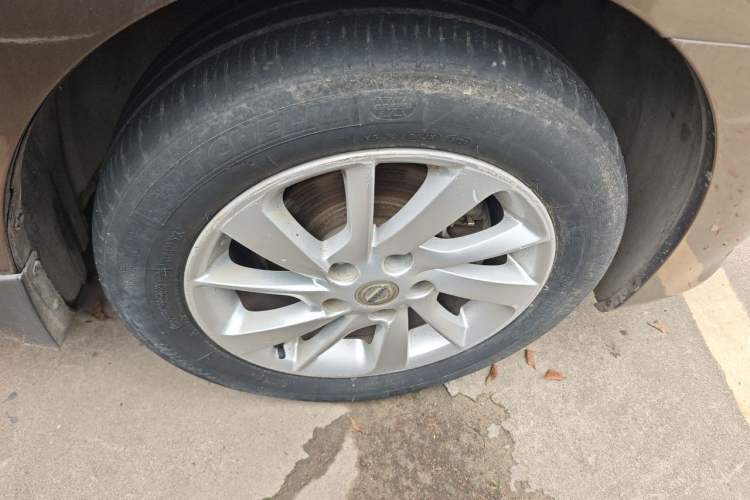 Used Nissan Sylphy 2012 1.6 XL CVT Luxury Edition Right Front Wheel Hub