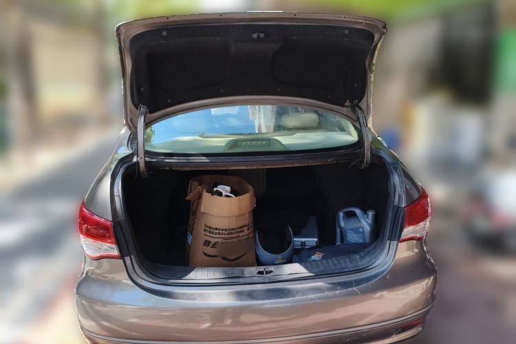 Used Nissan Sylphy 2012 Classic 1.6XE Automatic Comfort Edition Trunk