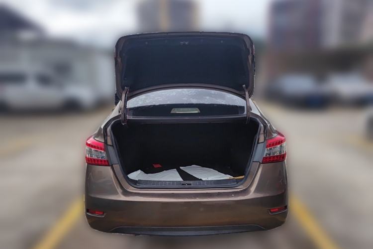 Used Nissan Sylphy 2012 1.6XE Manual Comfort Edition Trunk