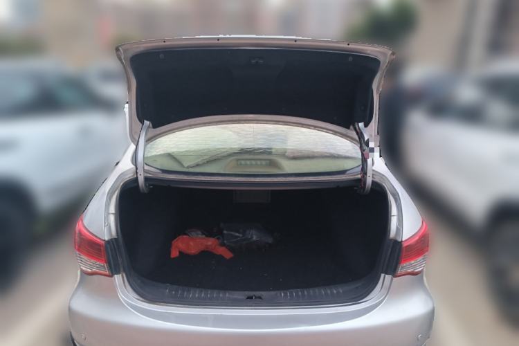 Used Nissan Sylphy 2012 Classic 1.6XE Automatic Comfort Edition Trunk