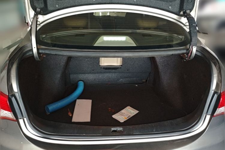 Used Nissan Sylphy 2012 Classic 1.6XE Automatic Comfort Edition Trunk