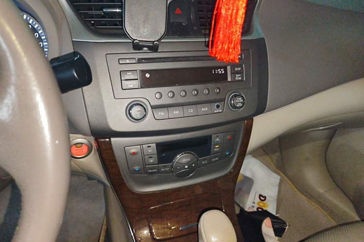 Used Nissan Sylphy 2012 1.8XL CVT Luxury Edition Audio And AC Panel