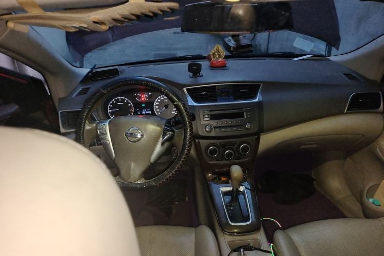 Used Nissan Sylphy 2012 1.6 XL CVT Luxury Edition Center Console