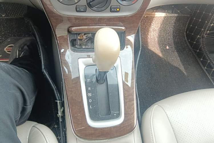 Used Nissan Sylphy 2012 1.6 XL CVT Luxury Edition Gear Lever