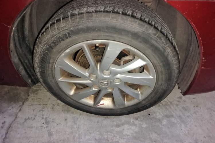 Used Nissan Sylphy 2012 1.6 XL CVT Luxury Edition Right Front Wheel Hub