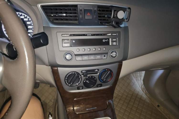 Used Nissan Sylphy 2012 1.6 XL Manual Luxury Edition Audio And AC Panel