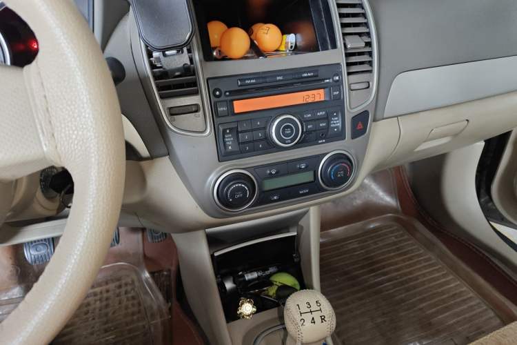Used Nissan Sylphy 2012 Classic 1.6XE Manual Comfort Edition Audio And AC Panel