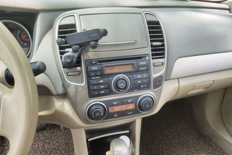 Used Nissan Sylphy 2012 Classic 1.6XE Automatic Comfort Edition Audio And AC Panel