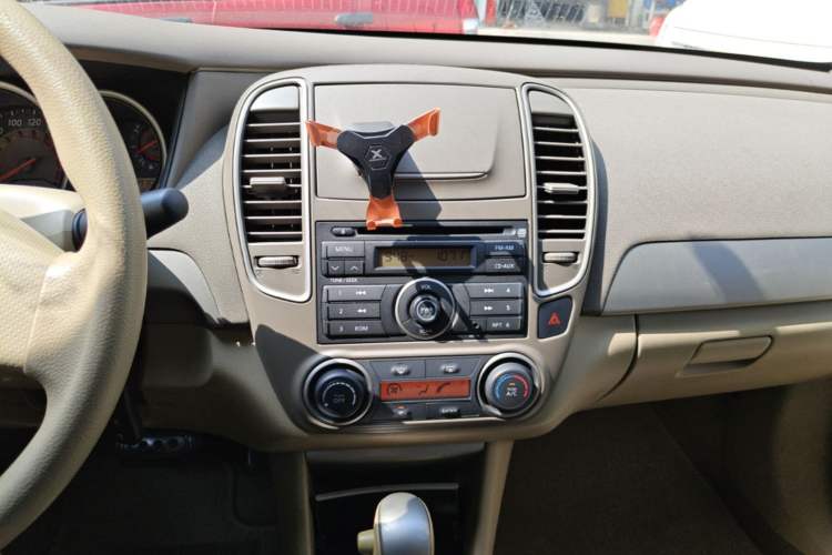 Used Nissan Sylphy 2012 Classic 1.6XE Automatic Comfort Edition Audio And AC Panel
