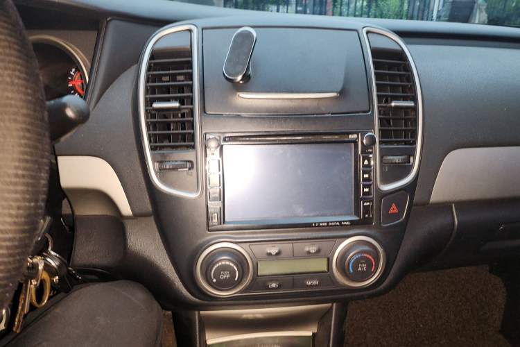 Used Nissan Sylphy 2012 Classic 1.6XE Manual Comfort Edition Audio And AC Panel