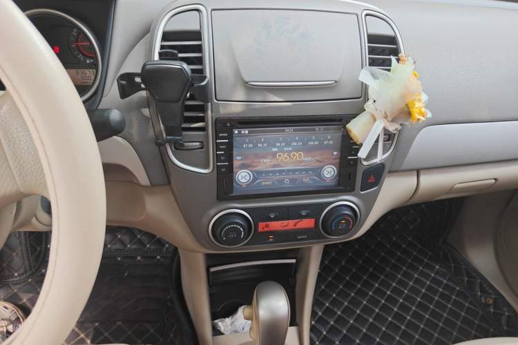 Used Nissan Sylphy 2012 Classic 1.6XE Automatic Comfort Edition Audio And AC Panel