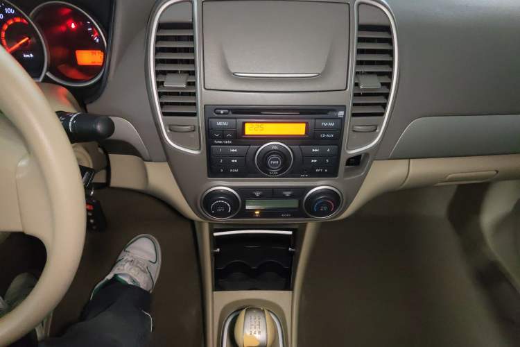 Used Nissan Sylphy 2012 Classic 1.6XE Manual Comfort Edition Audio And AC Panel