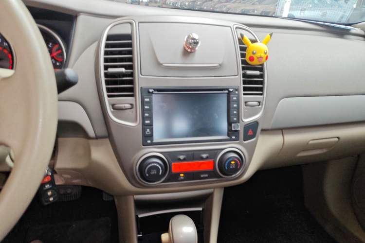 Used Nissan Sylphy 2012 Classic 1.6XE Automatic Comfort Edition Audio And AC Panel