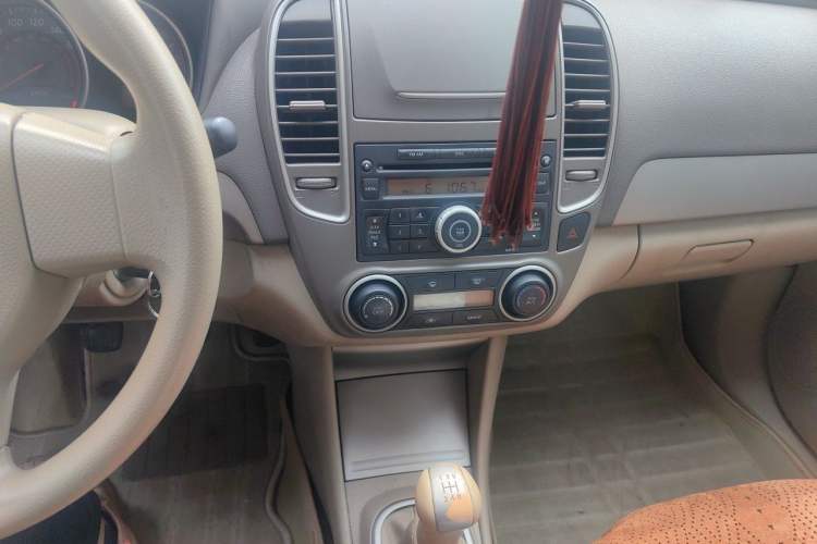 Used Nissan Sylphy 2012 Classic 1.6XE Manual Comfort Edition Audio And AC Panel