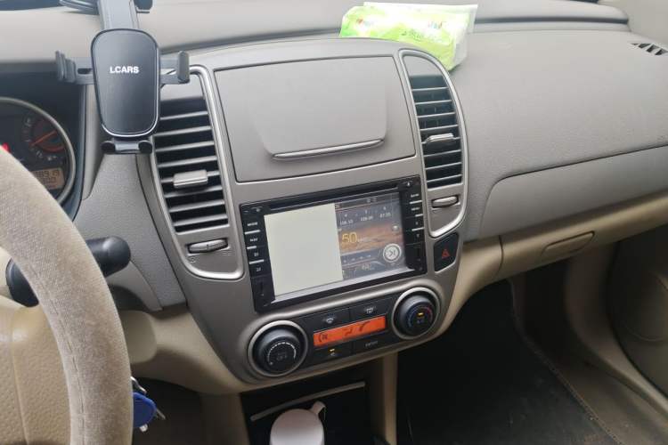 Used Nissan Sylphy 2012 Classic 1.6XE Manual Comfort Edition Audio And AC Panel